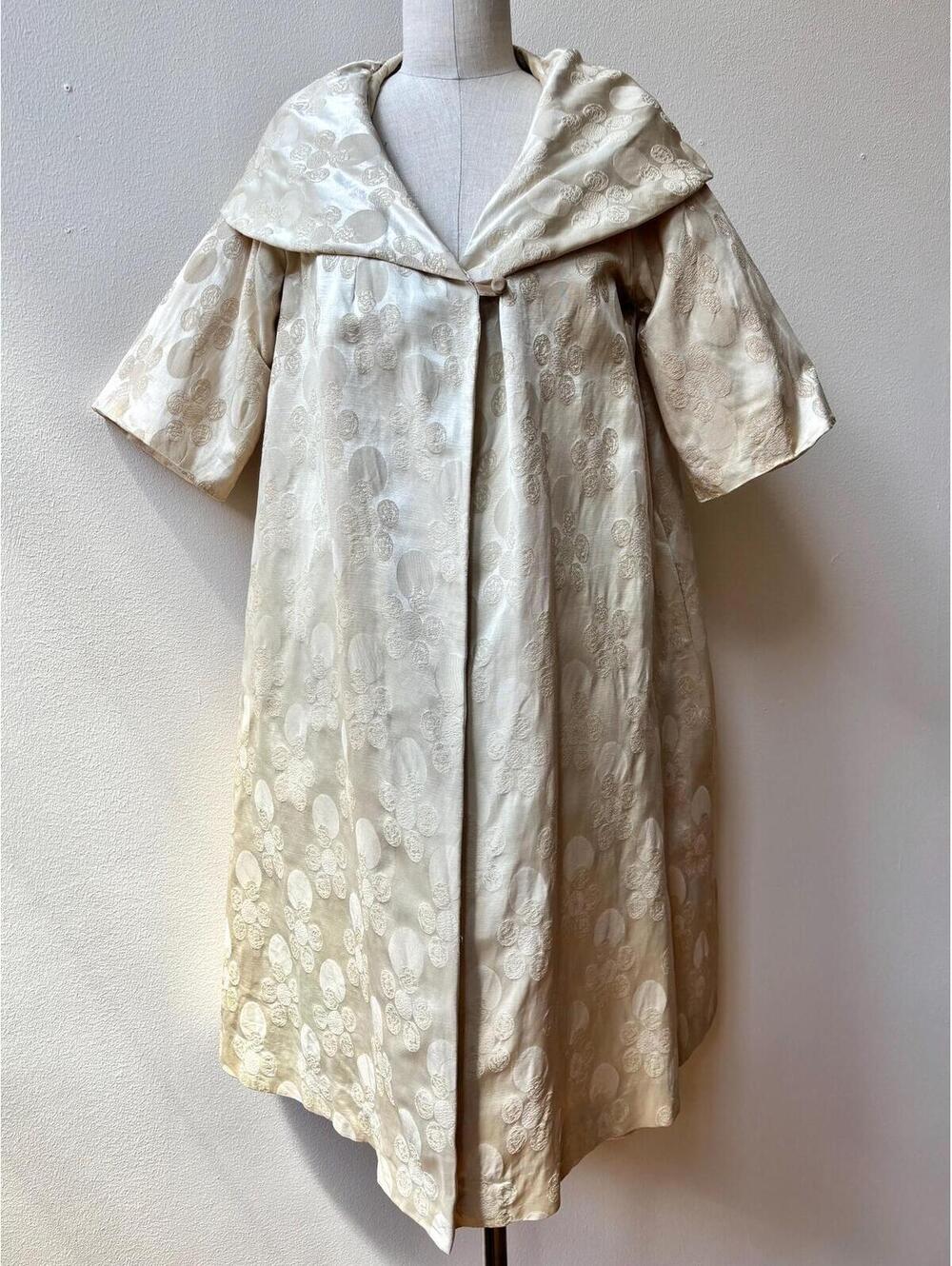 Vintage 1950s Ivory Brocade Opera Coat
